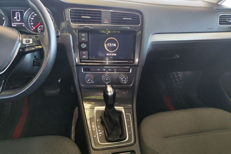 Volkswagen Golf 2019 car image #13