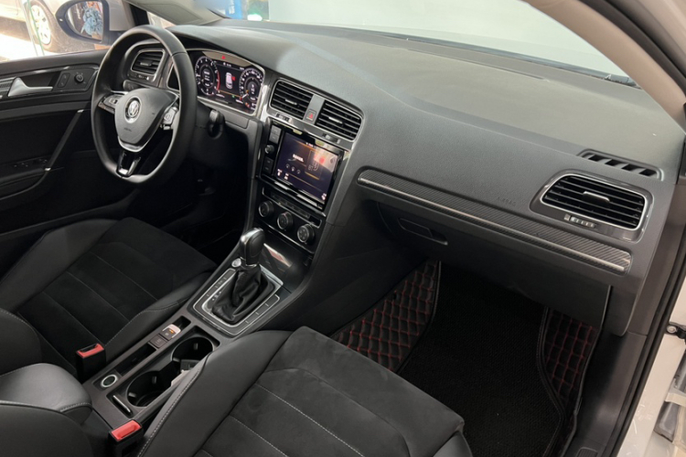 Volkswagen Golf 2019 car image #11