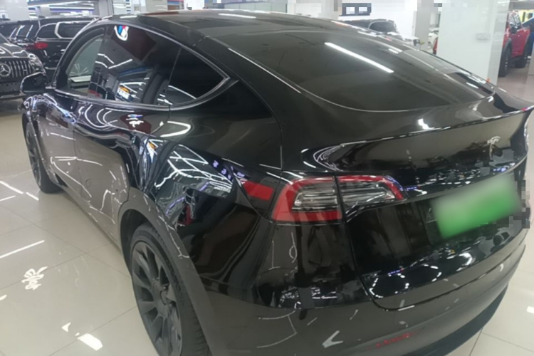 Tesla Model Y 2023 immagine di auto #5