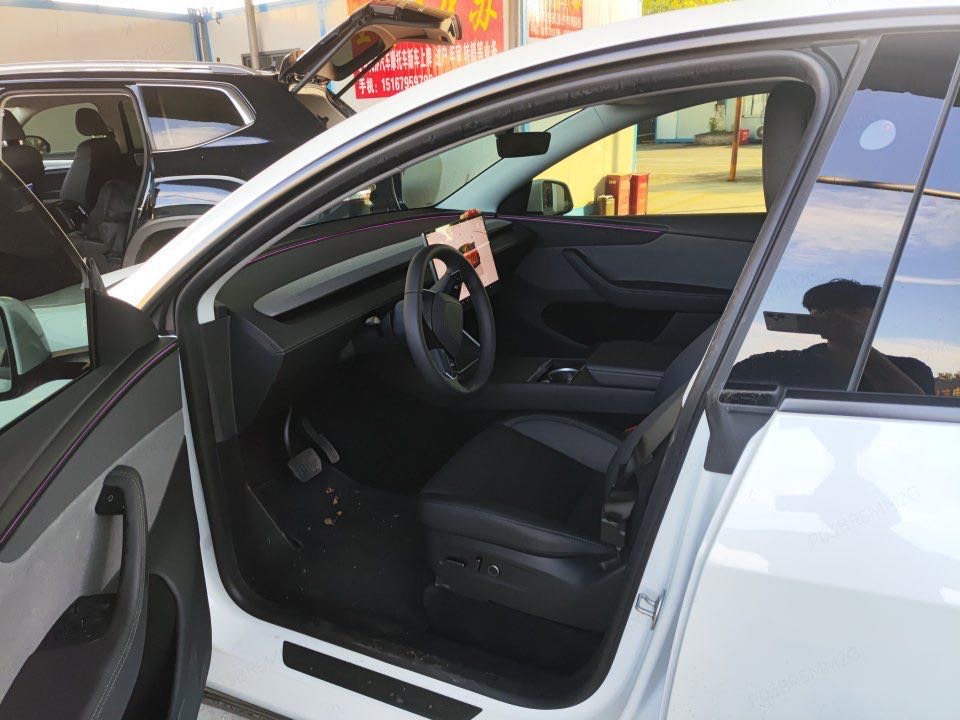 Tesla Model Y 2025 car image #5