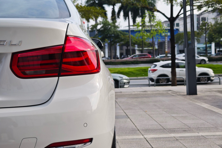 BMW 3 Series 2016 car image #17