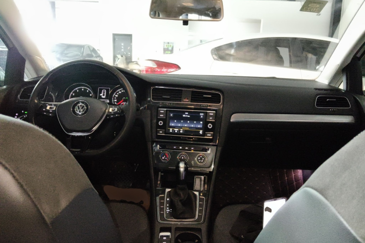 Volkswagen Golf 2018 صورة سيارة #10