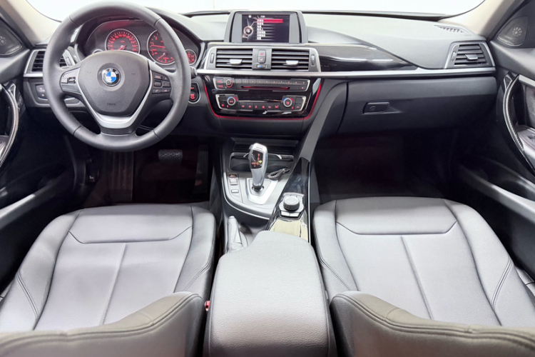 BMW 3 Series 2017 صورة سيارة #10