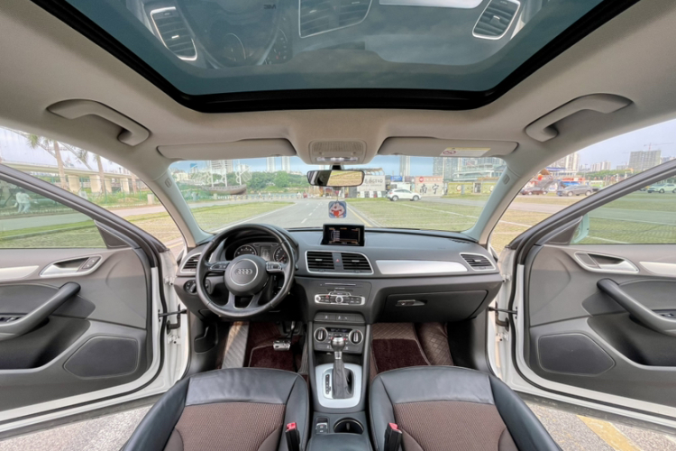 Audi Q3 2017 car image #13