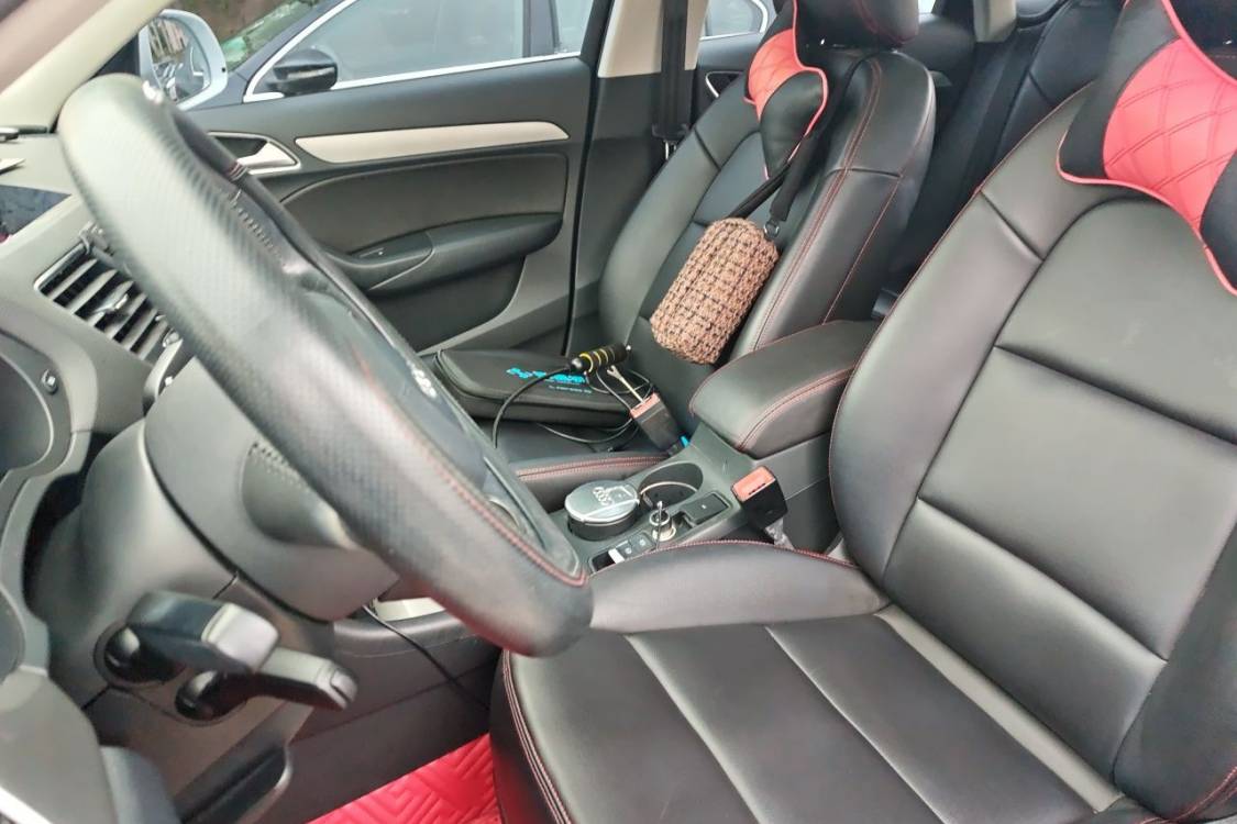 Audi Q3 2015 car image #18