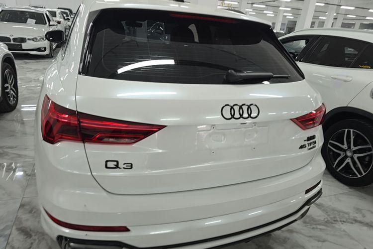 Audi Q3 2023 car image #19