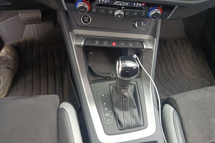 Audi Q3 2021 car image #18