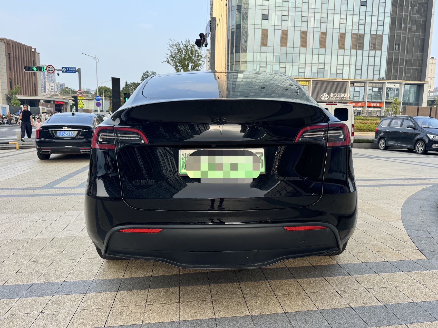 Tesla Model Y 2021 #8 Tesla Model Y 2021 car image #8