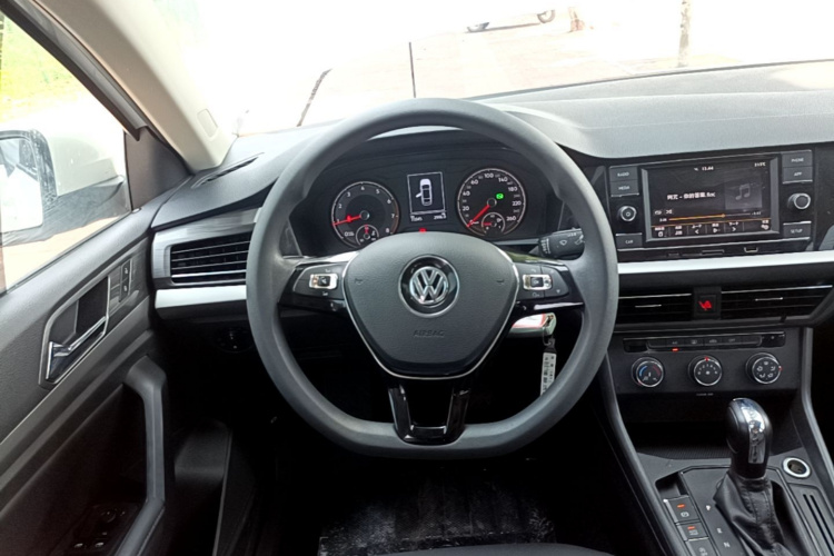 Volkswagen Lavida 2020 car image #11