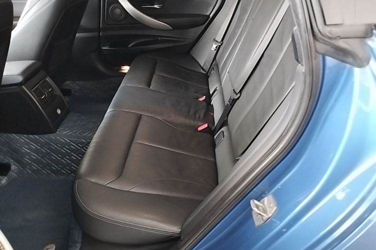 BMW 3 Series GT 2019 car image #13