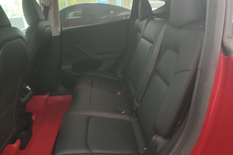 Tesla Model Y 2023 car image #17