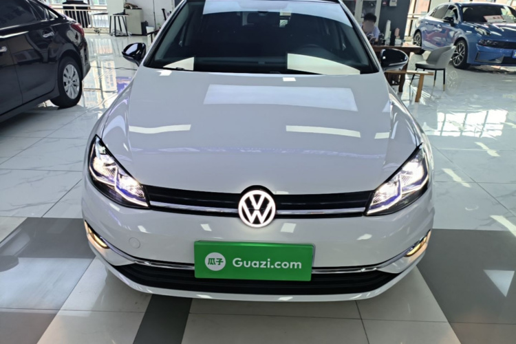 Volkswagen Golf 2020 car image #3