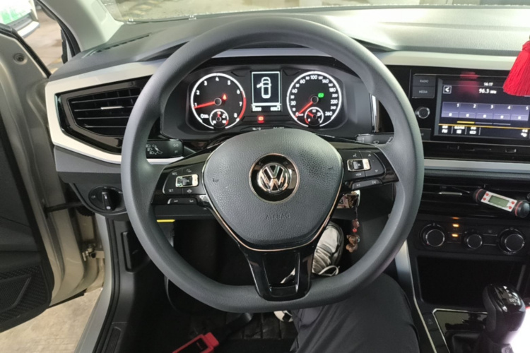 Volkswagen Polo 2020 car image #11