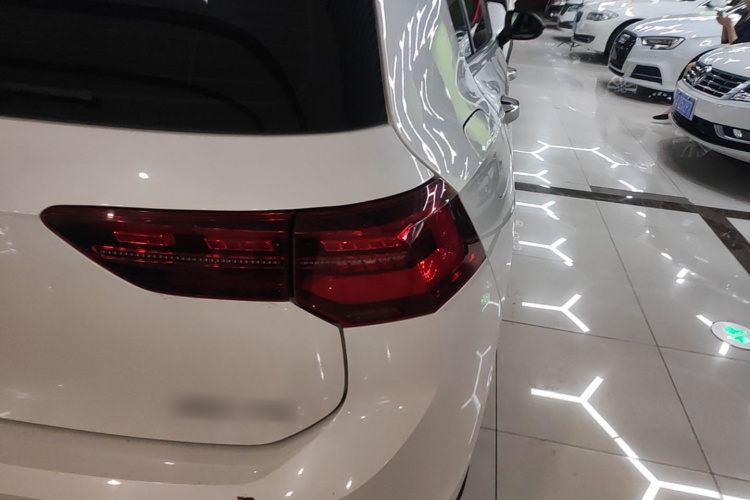Volkswagen Golf 2024 car image #8