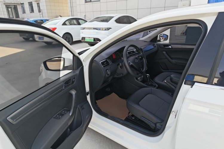 Volkswagen Santana 2018 car image #16