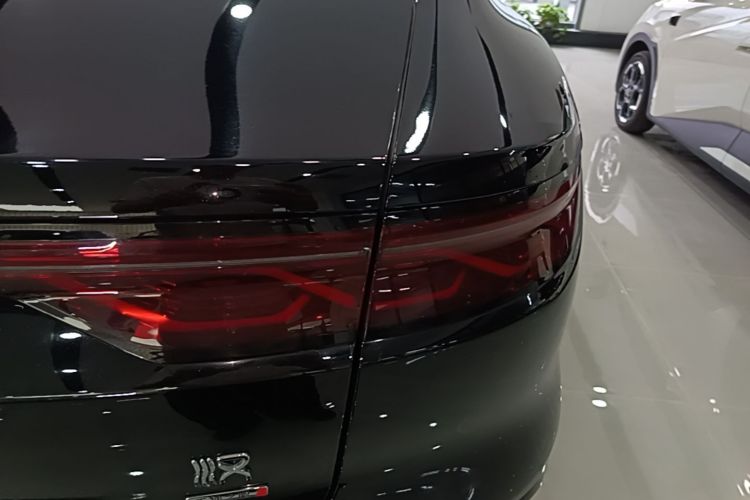 BYD Han 2025 car image #8