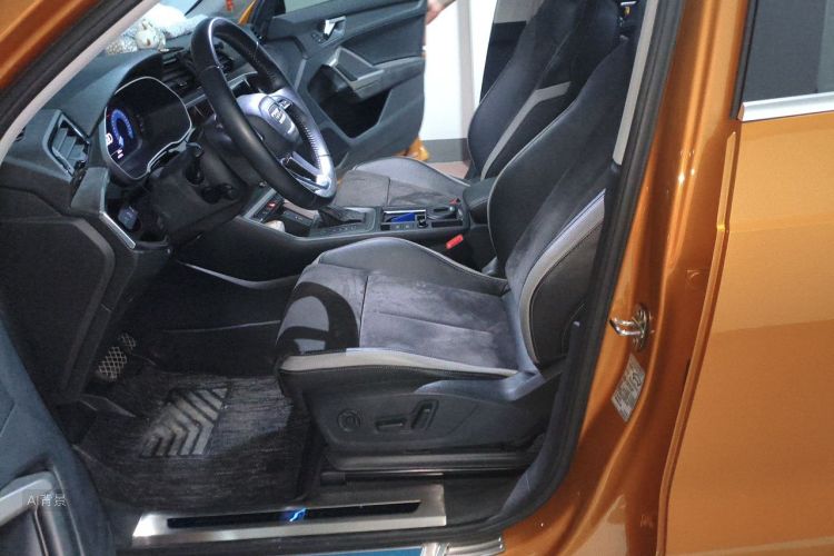 Audi Q3 2020 car image #17