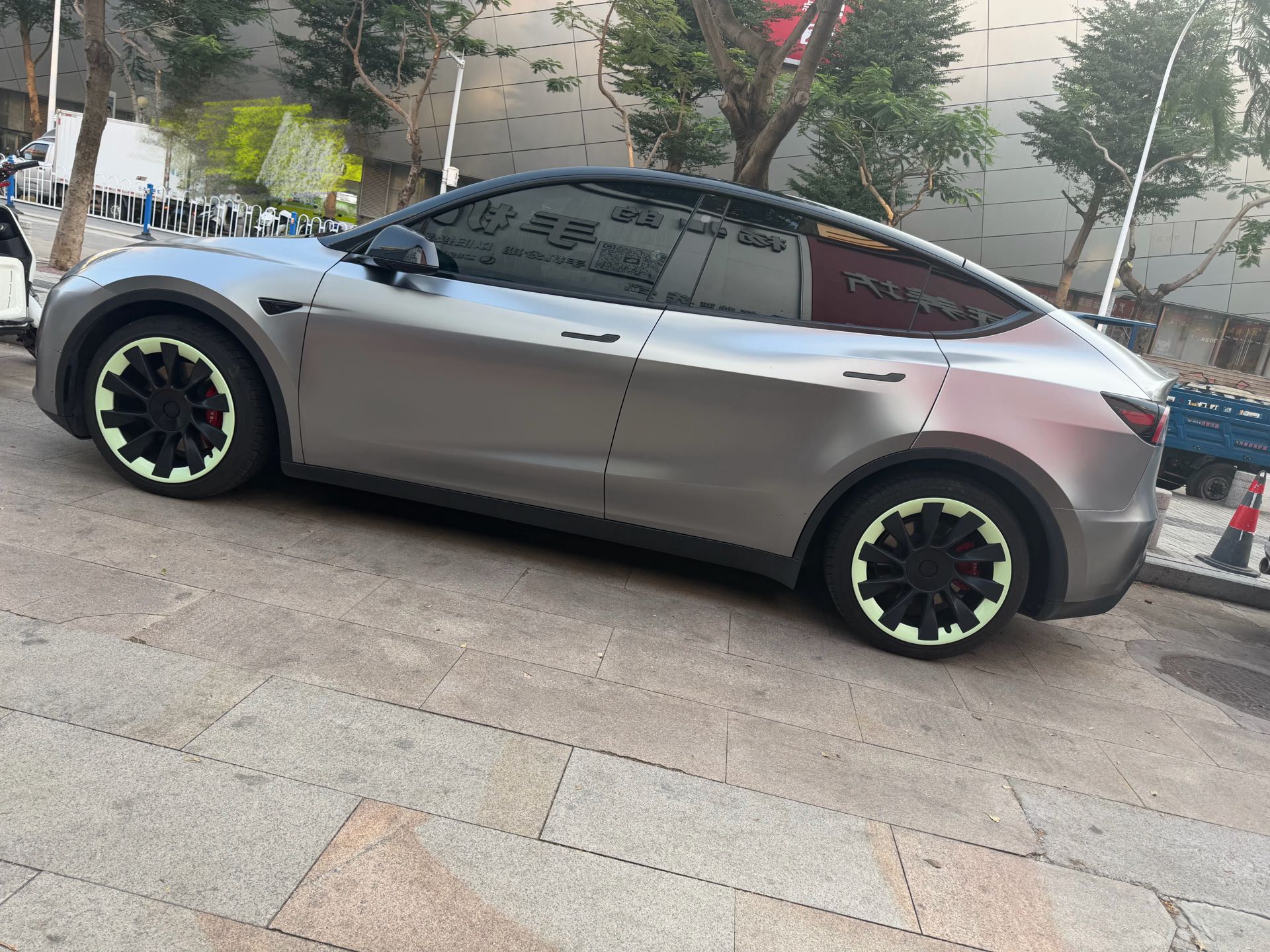 Tesla Model Y 2022 #3 Tesla Model Y 2022 car image #3