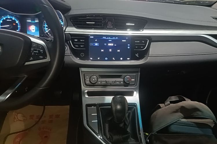 GEELY Emgrand 2019 #13 GEELY Emgrand 2019 car image #13