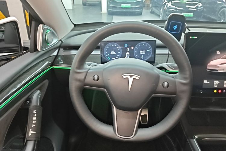 Tesla Model Y 2023 #11 Tesla Model Y 2023 car image #11