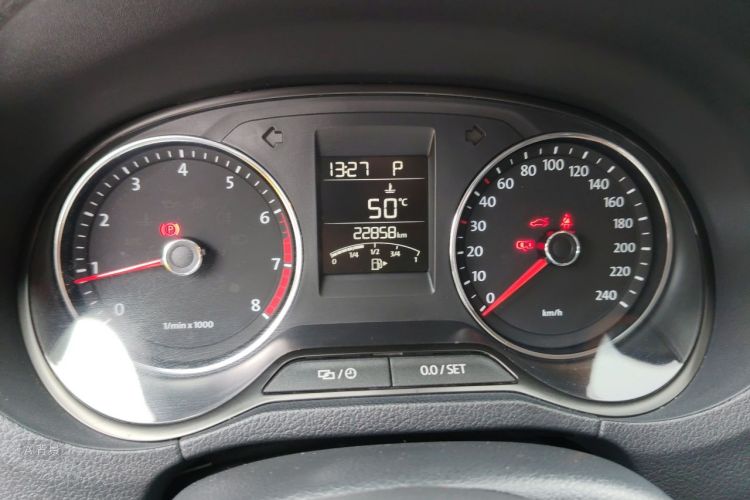 Volkswagen Polo 2015 car image #13