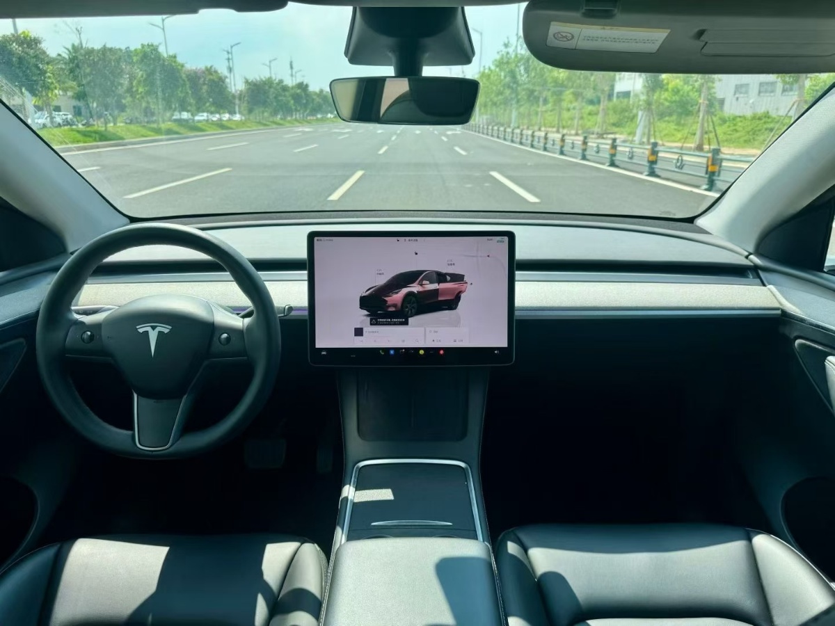 Tesla Model Y 2024 #5 Tesla Model Y 2024 car image #5