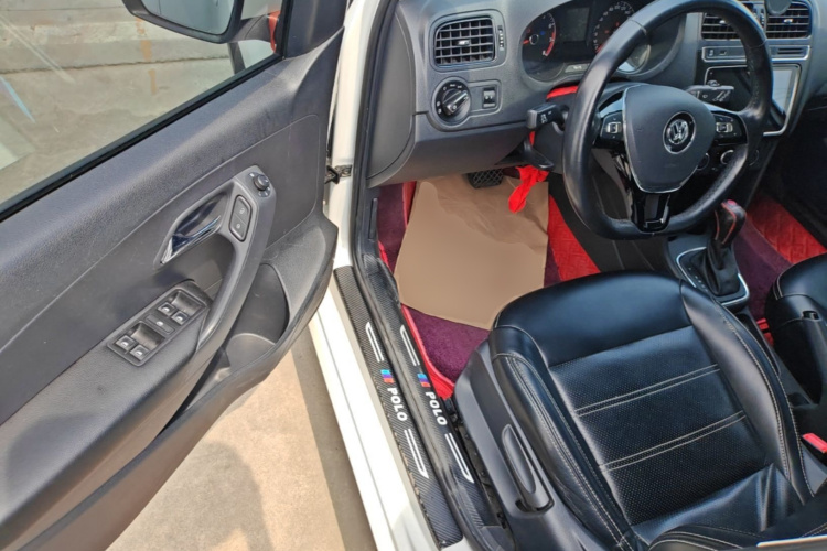 Volkswagen Polo 2019 car image #12