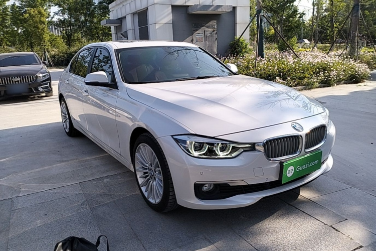 BMW 3 Series 2018 car image #4