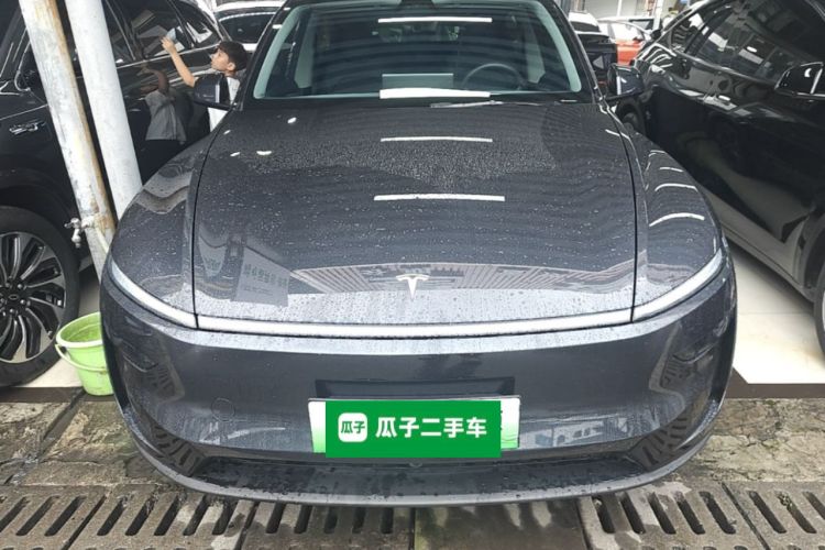 Tesla Model Y 2025 #3 Tesla Model Y 2025 car image #3