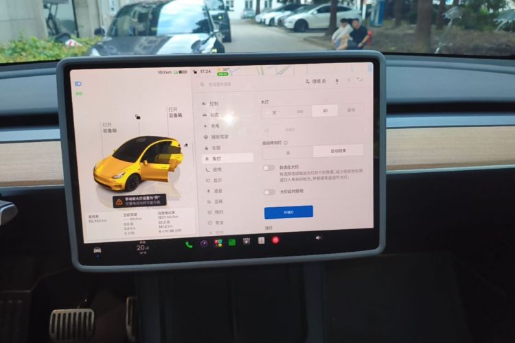 Tesla Model Y 2023 car image #17