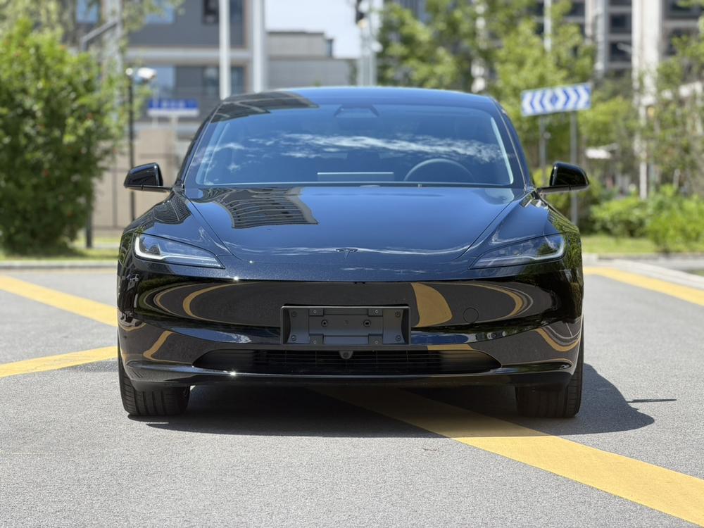 Tesla Model 3 2026 immagine di auto #2