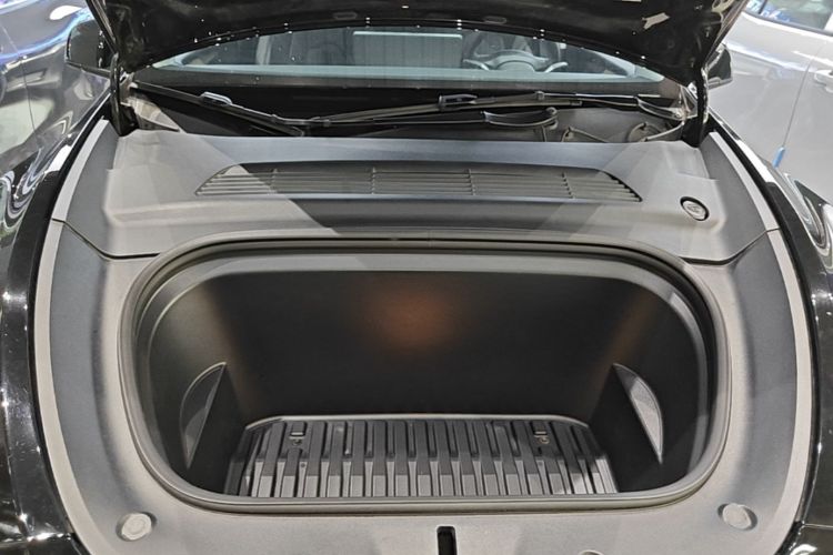 Tesla Model Y 2022 car image #20