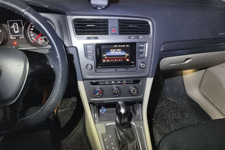 Volkswagen Golf 2016 car image #13