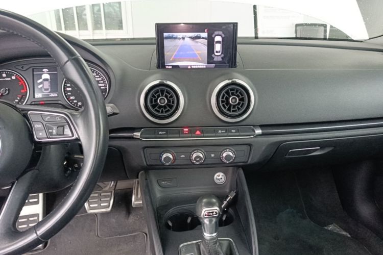 Audi A3 2018 car image #13