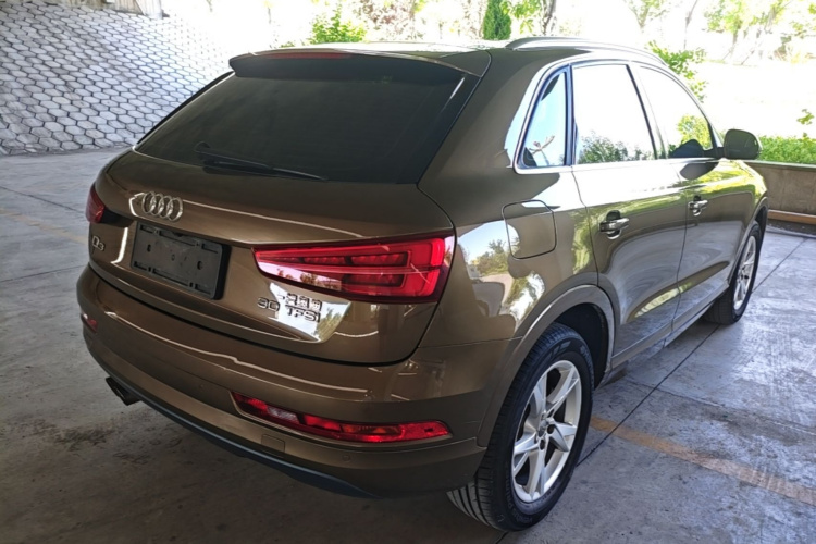 Audi Q3 2017 car image #5