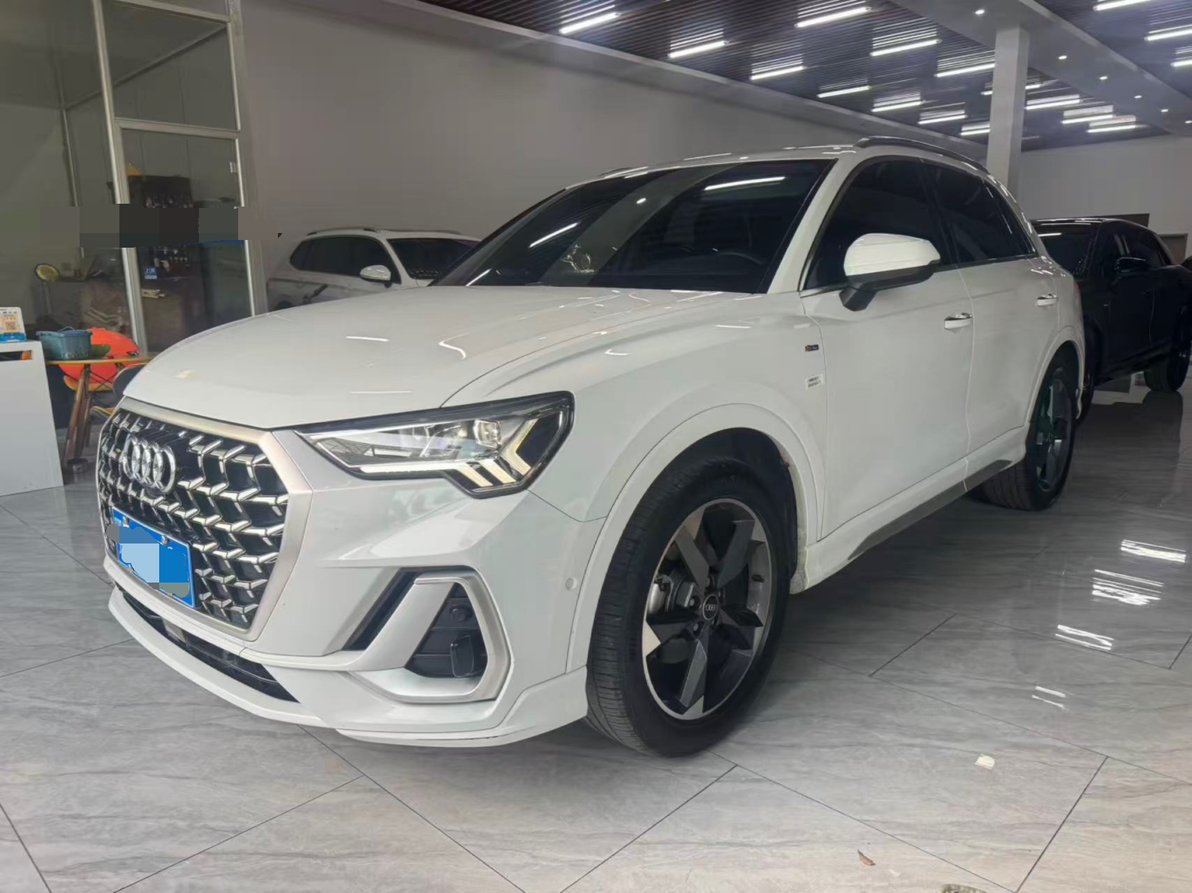 Audi Q3 2023 car image 