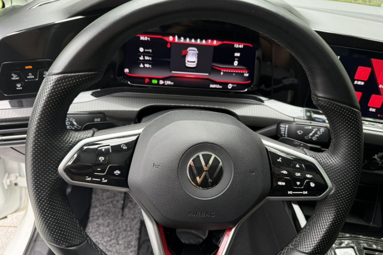 Volkswagen Golf 2021 car image #12