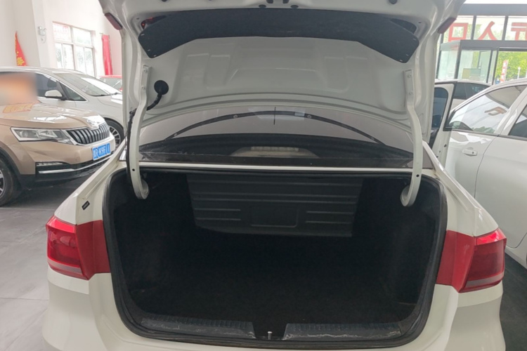 Volkswagen Santana 2017 car image #19