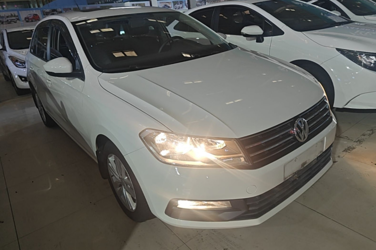 Volkswagen Santana 2015 car image #4