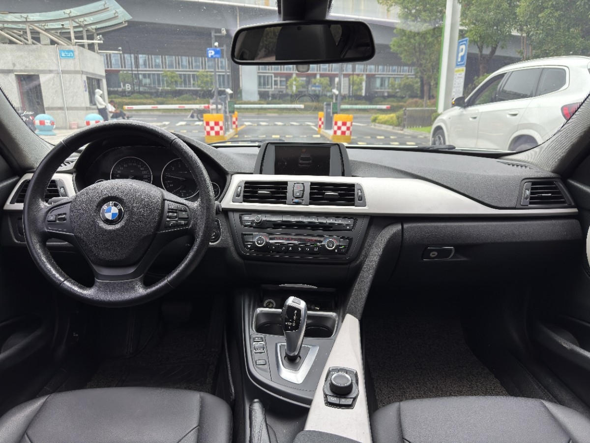BMW 3 Series 2014 car image #12