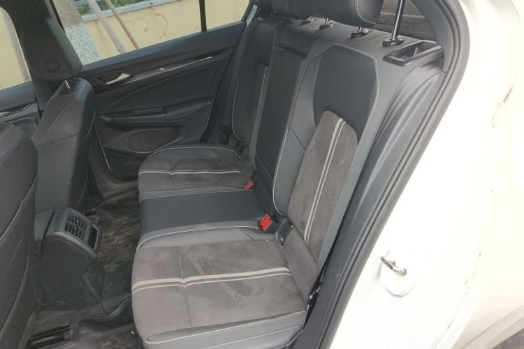 Volkswagen Golf 2023 car image #10
