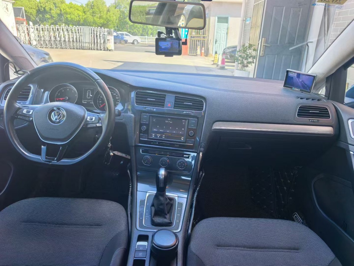 Volkswagen Golf 2018 car image #7