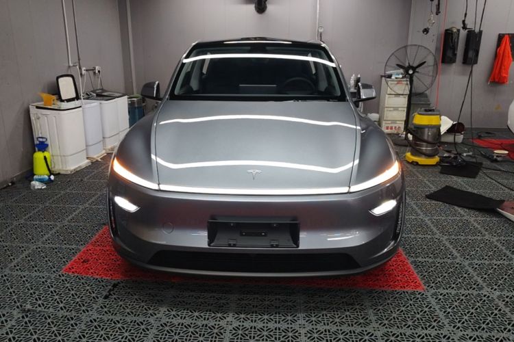 Tesla Model Y 2025 #3 Tesla Model Y 2025 car image #3