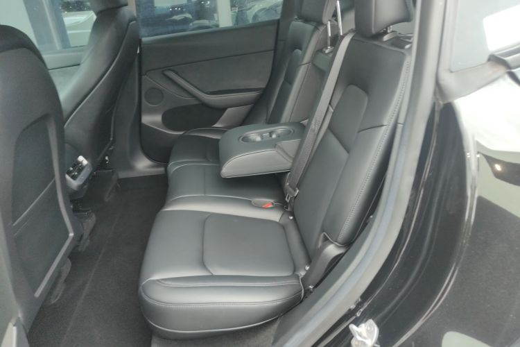Tesla Model Y 2023 immagine di auto #17