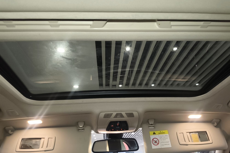 BMW 3 Series 2019 car image #20