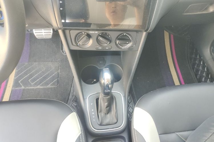 Volkswagen Polo 2018 car image #14
