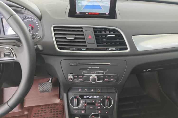 Audi Q3 2018 immagine di auto #13