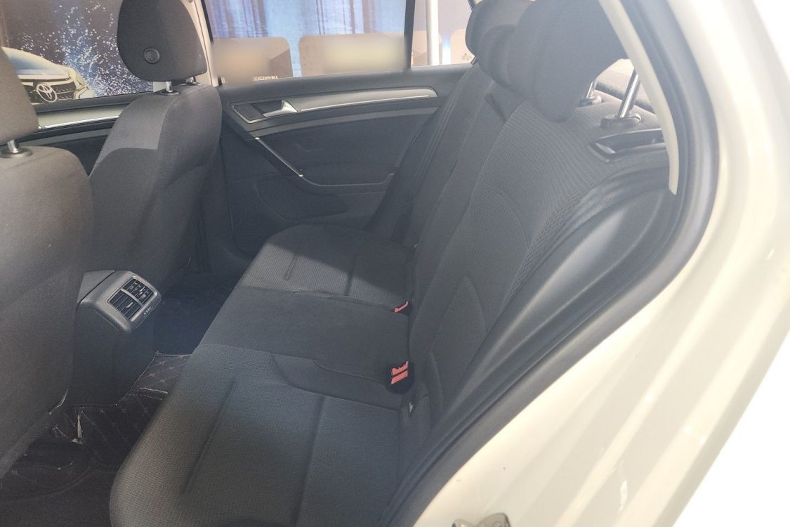 Volkswagen Golf 2017 car image #19