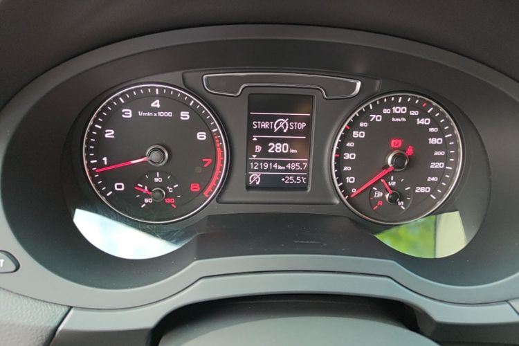 Audi Q3 2018 immagine di auto #12