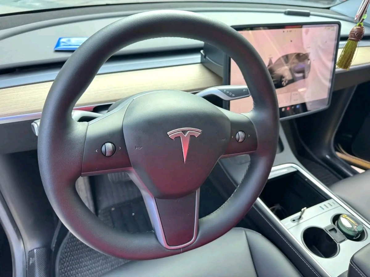 Tesla Model Y 2023 #4 Tesla Model Y 2023 car image #4